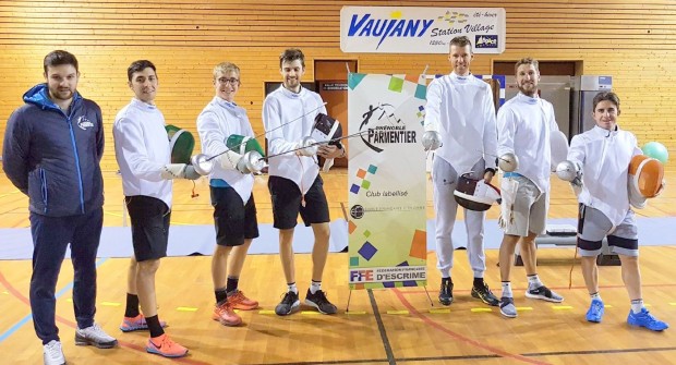 l&rsquo;équipe professionnel de cyclisme AG2R la Mondiale s&rsquo;initie à l&rsquo;escrime